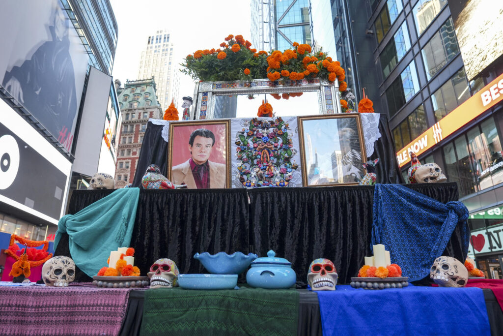 639e2efc70f9749cf638affc3d1e4fad72991199w-1024x683-1 Catrinas y altar a los muertos en el popular Times Square en Nueva York - 639e2efc70f9749cf638affc3d1e4fad72991199w-1024x683