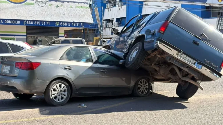 accidente-entre-vagoneta-y-kia-en-los-mochis-provoca-caos-vial-febc62da-focus-0-0-1200-675