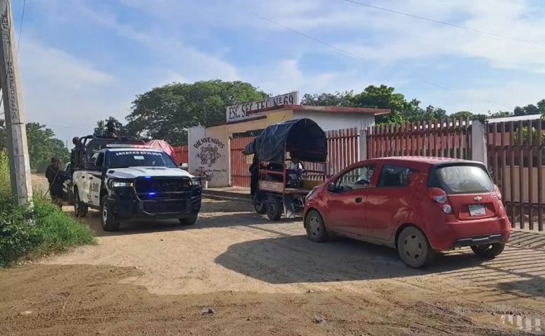autoridades-en-secundaria-de-oaxaca-donde-asesinaron-a-un-profesor