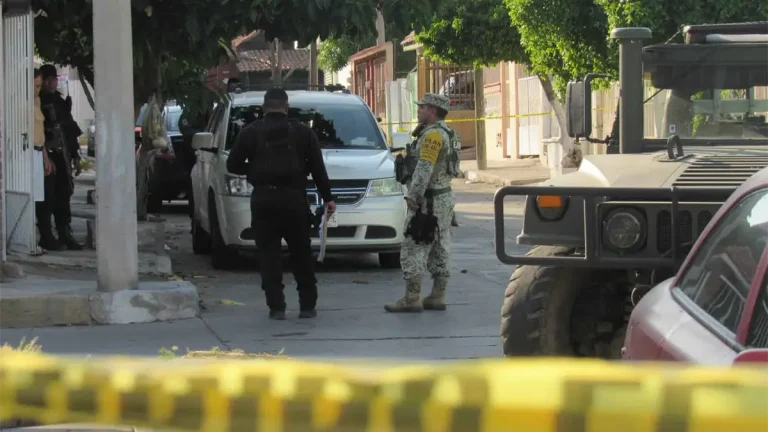 balean-vivienda-en-mazatlan-adultos-mayores-resultan-ilesos-35f7307e-focus-0-0-1200-675