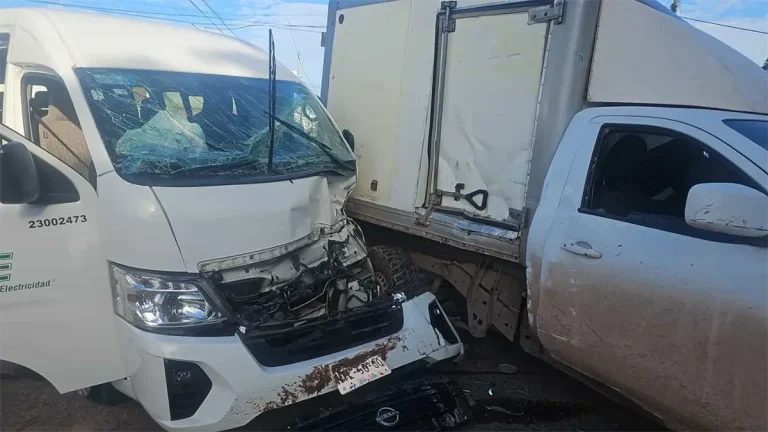 carambola-entre-tres-vehiculos-deja-dos-lesionados-en-los-mochis-89cfd274-focus-0-0-1200-675