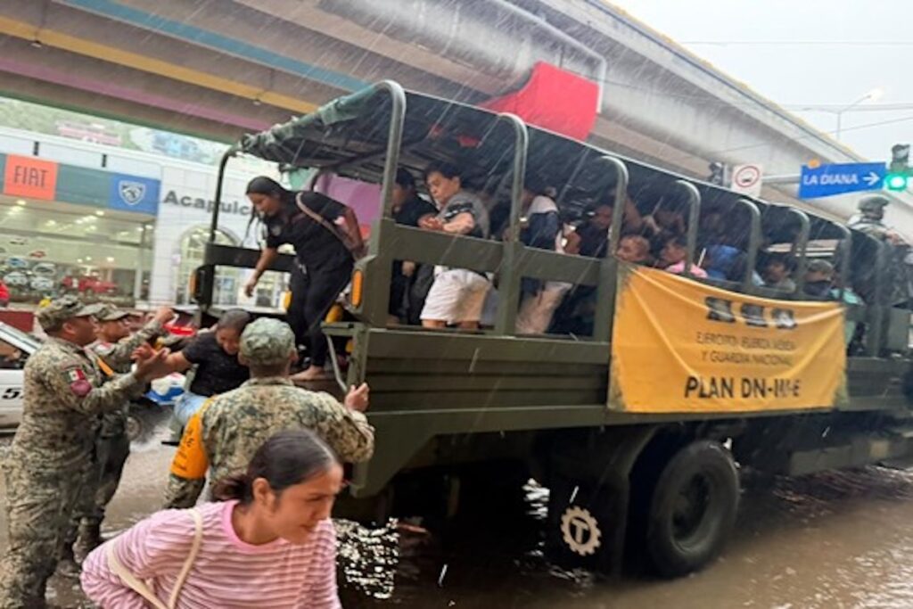 Despliegan 760 elementos militares en Guerrero y alistan fuerza de apoyo ante huracán 'Simon' - despliegan-760-elementos-militares-en-guerrero-y-alistan-fuerza-de-apoyo-ante-huracan-simon-2-1024x683