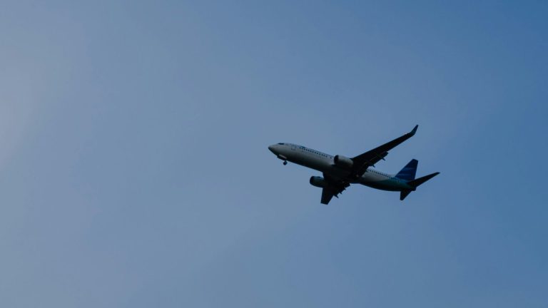 el-avion-desaparecido-frente-a-eeuu-se-desplomo-12-mil-pies-antes-de-perder-la-senal