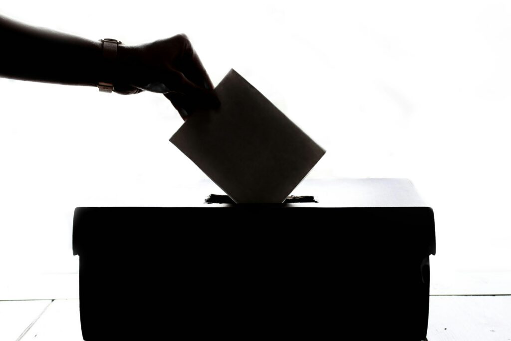 El 51 % de los votantes latinos en EE.UU. apoya a los demócratas y 74 % desaprueba a Trump - element5-digital-t9cxbzluvic-unsplash-1024x683