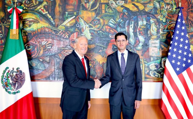 embajador-ron-johnson-y-el-canciller-roberto-velasco