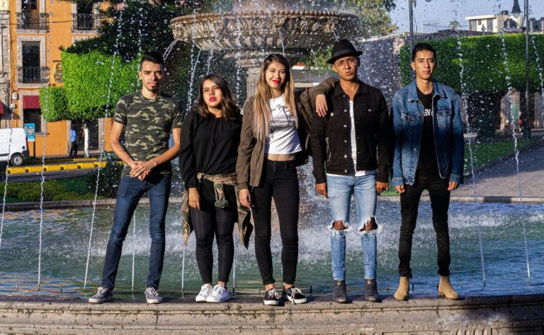 grupo-de-jovenes