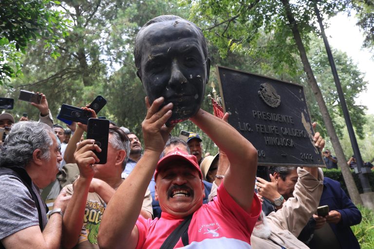 jorge-romero-acusa-a-jesus-ramirez-por-dano-a-estatua-de-calderon