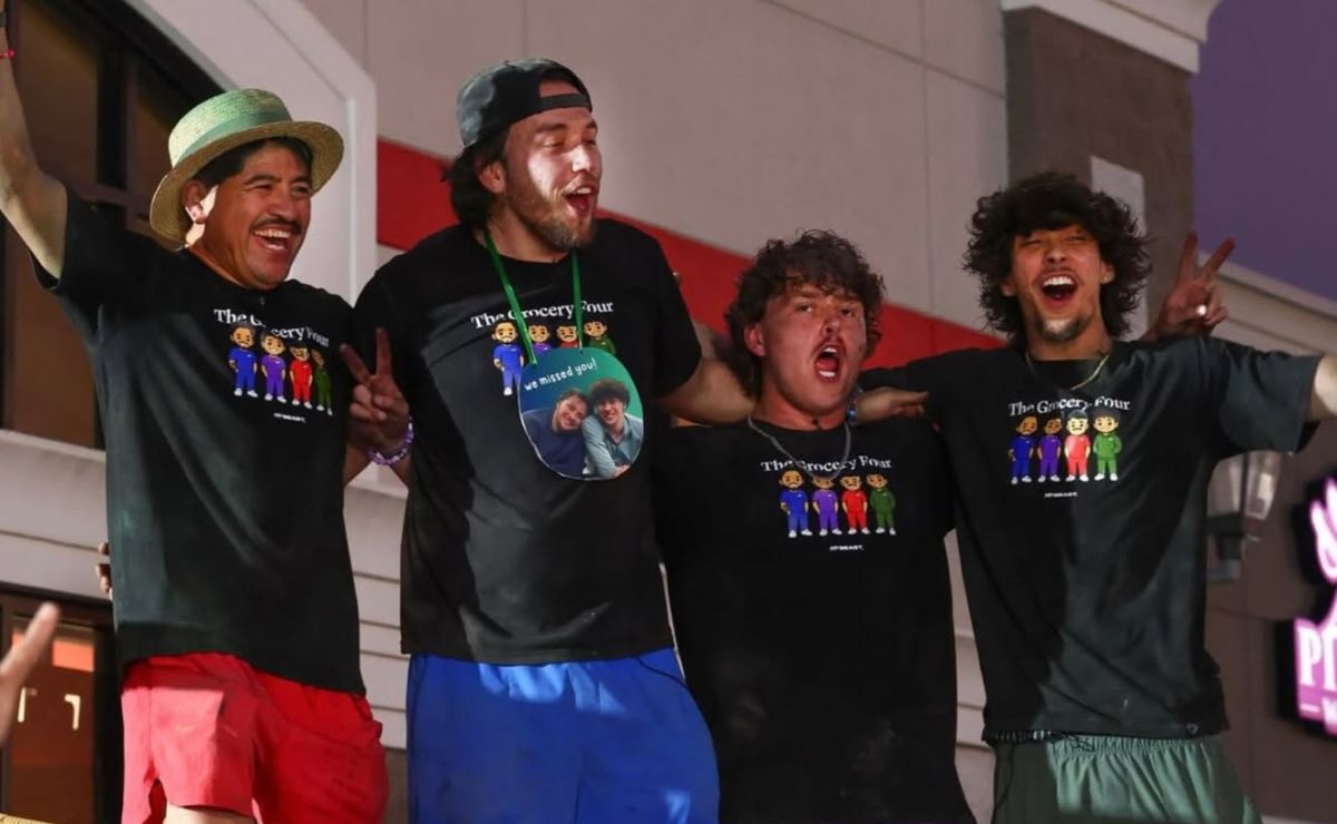 Mexicano ganó 4.5 millones de pesos con MrBeast, ¿quién es Juan García? - juan-garcia-con-sus-companeros-de-reto