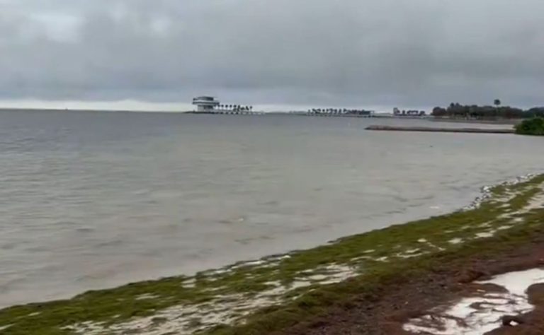 mal-clima-en-la-costa-de-florida-ante-el-huracan-isaias