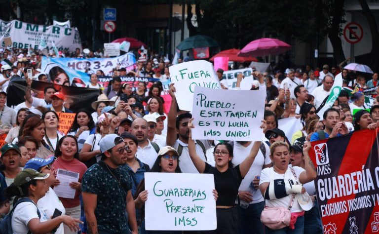 manifestacion-de-trabajadores-del-seguro-social-4