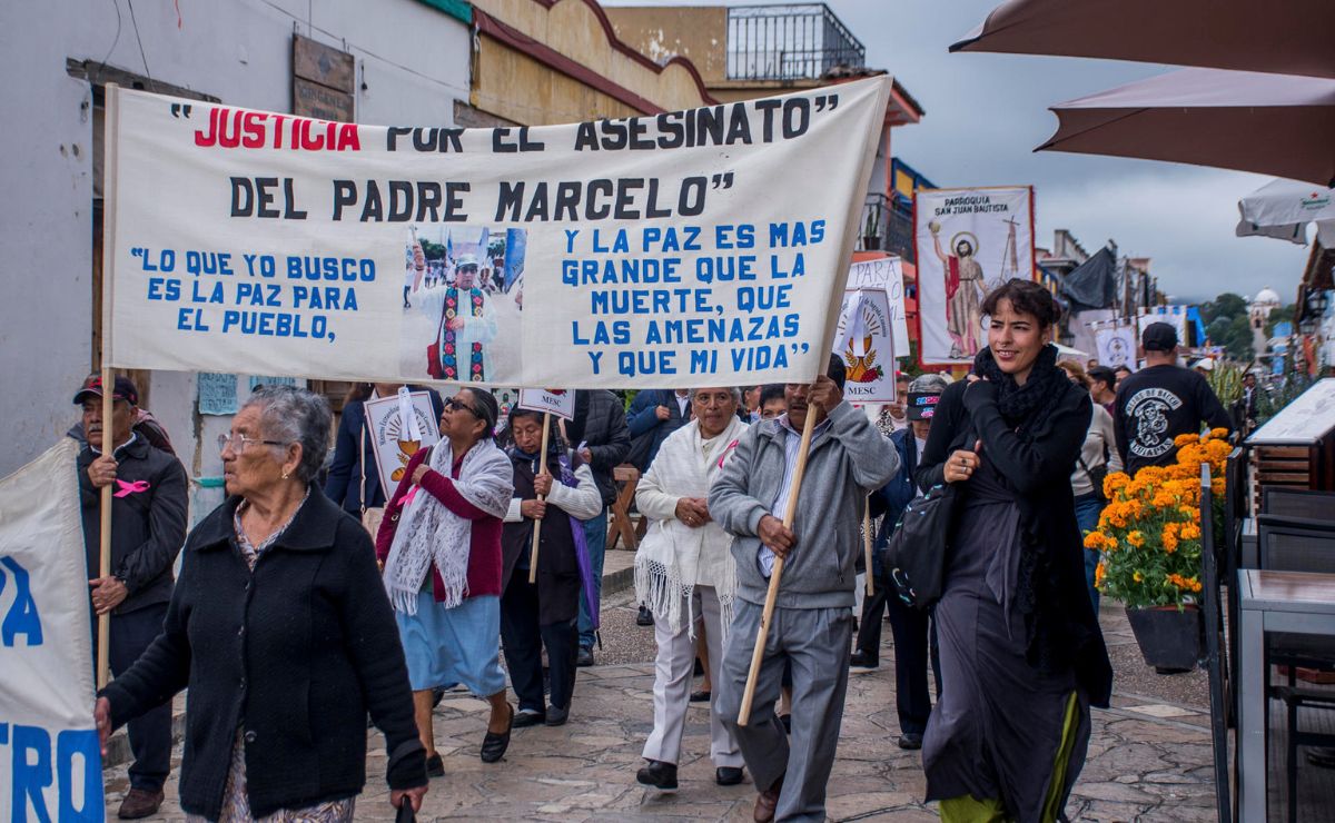 Indígenas de Chiapas acusan impunidad a dos años del asesinato del cura Marcelo Pérez - marcha-en-san-cristobal-de-las-casas-por-justicia-para-el-padre-marcelo-perez-perez
