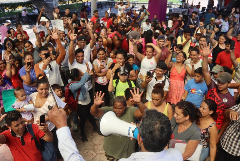migrantes-en-un-parque-de-tapachula-chiapas