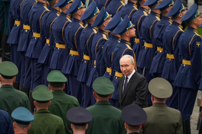 mike-pence-acusa-a-donald-trump-de-alimentar-la-maquina-de-guerra-de-putin