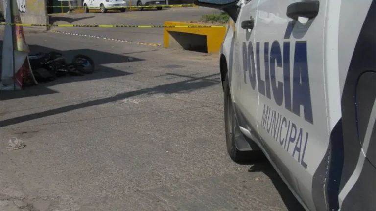 motociclista-es-ejecutado-en-infonavit-playas-de-mazatlan-frente-a-plaza-comercial-615f8440-focus-0-0-1200-675