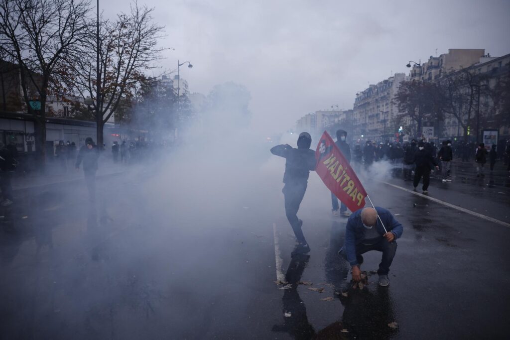 Nuevas protestas en Francia dejan casi mil detenidos y dos heridos graves - nuevas-protestas-en-francia-dejan-casi-mil-detenidos-y-dos-heridos-graves-2-1024x683