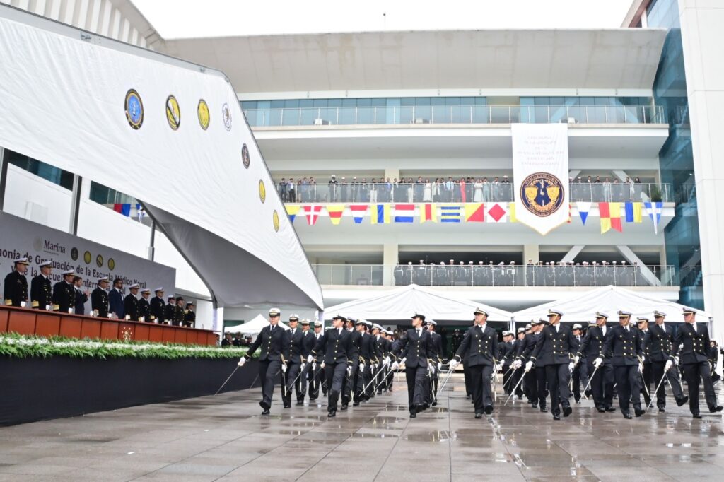 Se gradúan 196 oficiales de Medicina y Enfermería Naval - se-graduan-196-oficiales-de-medicina-y-enfermeria-naval-3-1024x682