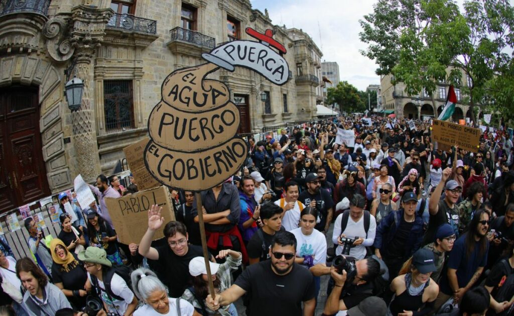 segunda-marcha-en-guadalajara-contra-el-agua-sucia-1024x631-1 Suben a diez los detenidos tras la segunda protesta por el agua en Guadalajara - segunda-marcha-en-guadalajara-contra-el-agua-sucia-1024x631