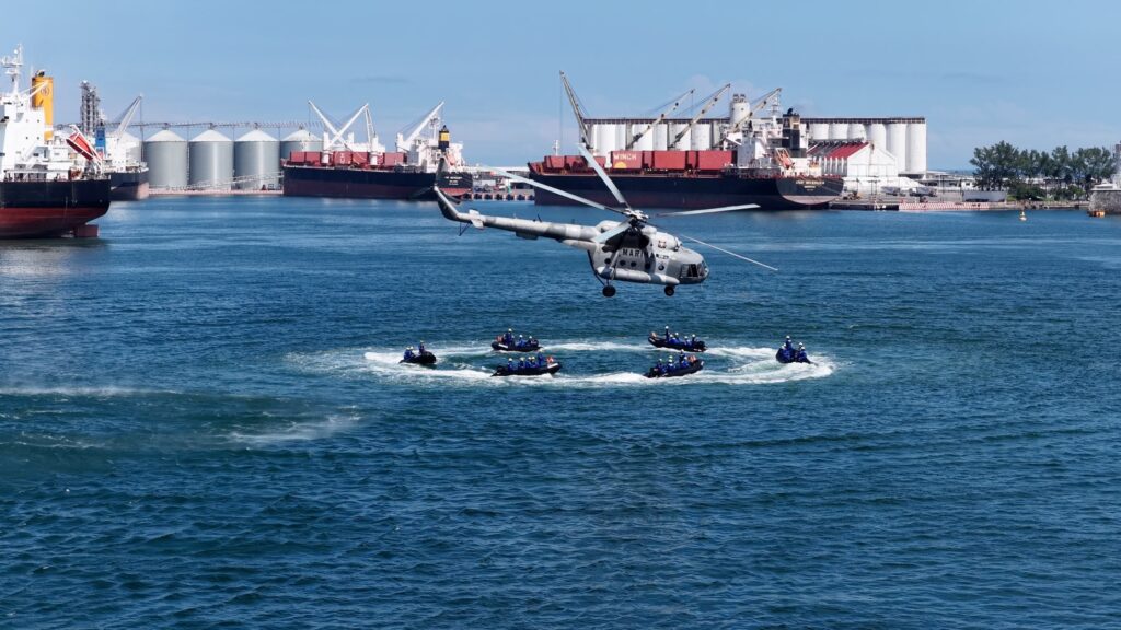 whatsapp-image-2026-10-04-at-20517-pm-1-1024x576-1 Así fue el desfile por el 205 aniversario de la Armada de México - whatsapp-image-2026-10-04-at-20517-pm-1-1024x576