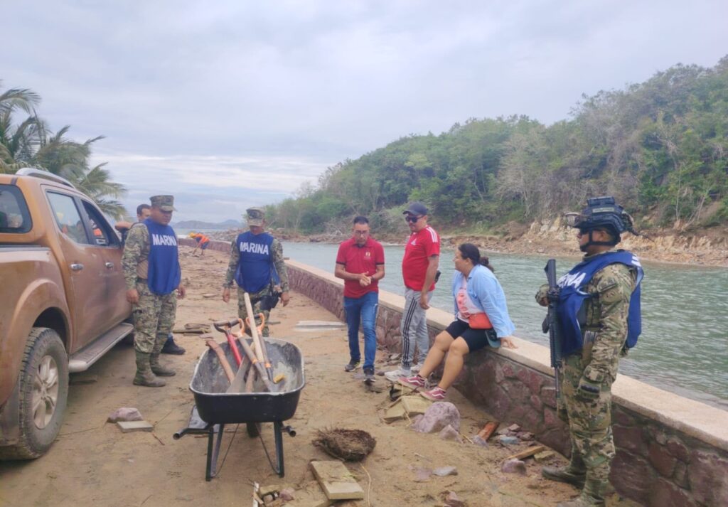 Marina evacua a 616 personas ante el avance del huracán 'Simon' hacia Sinaloa - whatsapp-image-2026-10-12-at-60255-pm-2-1024x713